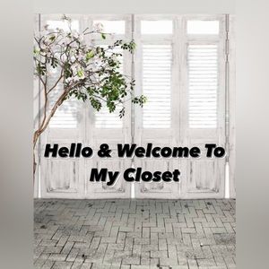 Welcome to my closet, I will be posting more & more each week so stay tuned 💕